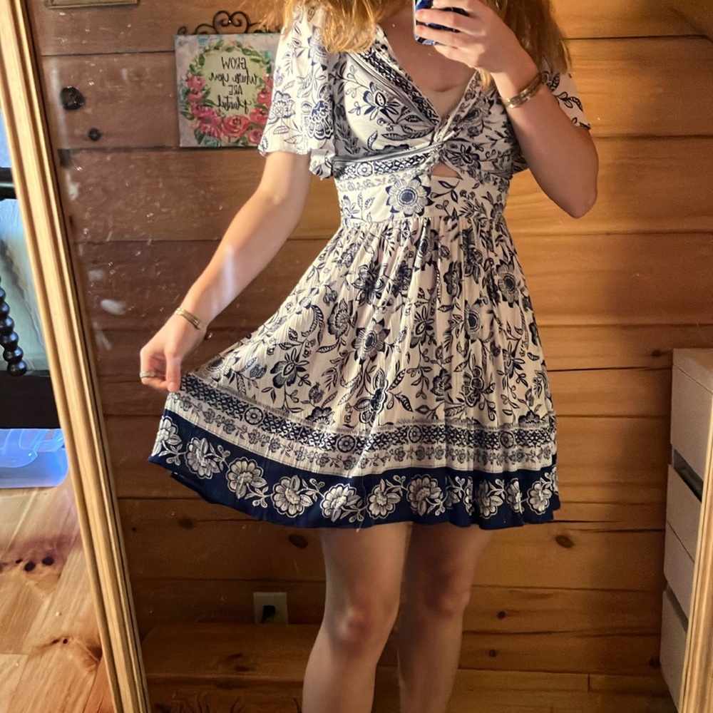 Flora Angie ruffle dress size small Navy blue and white